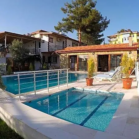 Ξενοδοχείο Pinar Vintage House 3*